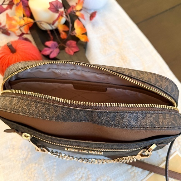 Michael Kors Jet Set Large Logo Crossbody Bag - Picture 5 of 7